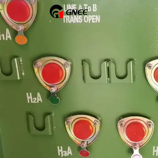 3 Фазный трансформатор, установленный на подставке image