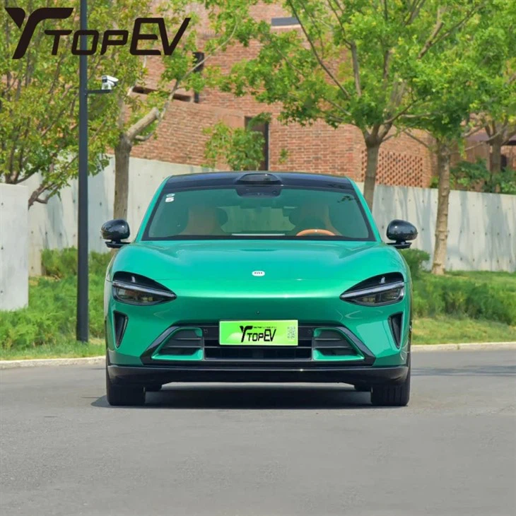 Электрический внедорожник Xiaomi YU7 image 3