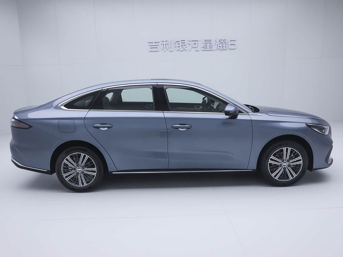 0–100 км/ч за 3,9 секунды и запас хода 1300 км: начались предзаказы на Denza N8L по цене от 320 000 юаней image