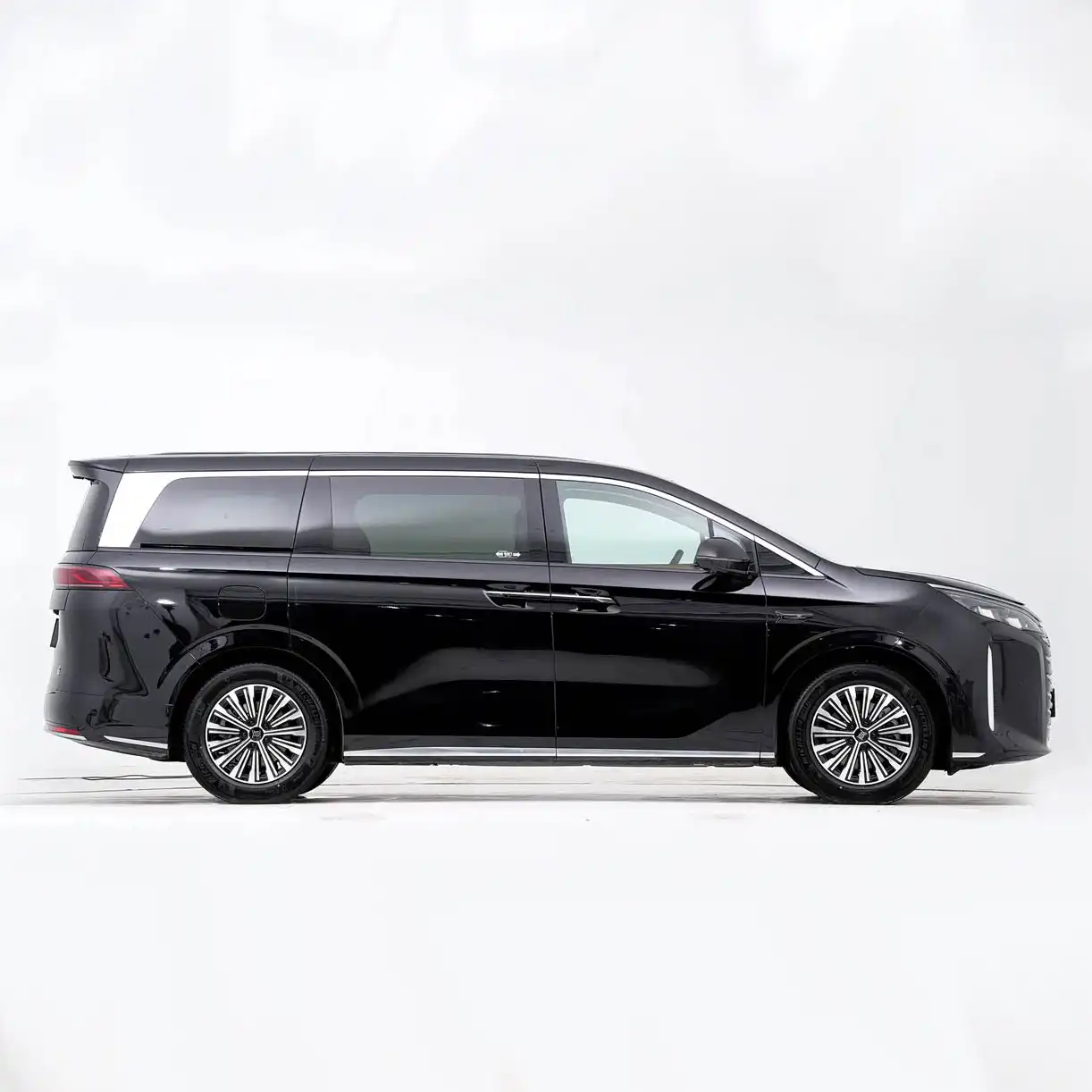 2026 BYD Xia MPV DM-i 1.5T 218 км image 3