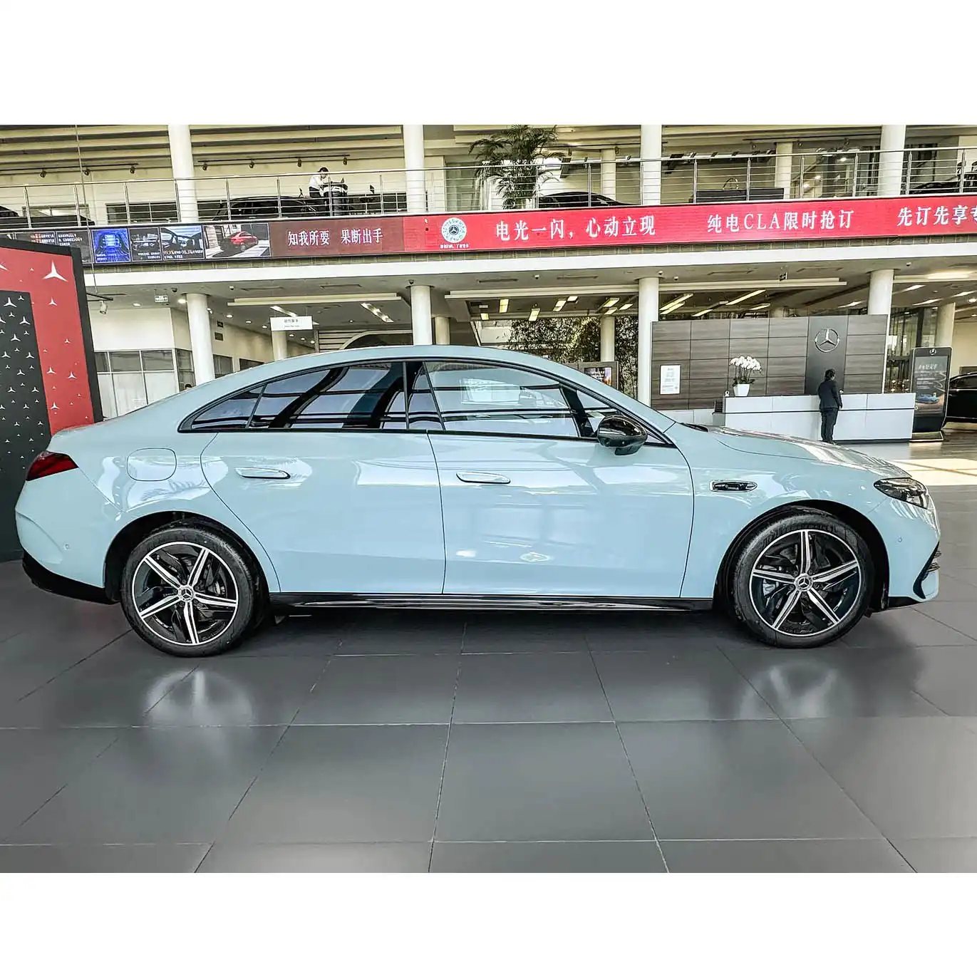 Совершенно новый Mercedes-Benz CLA с полностью электрическим приводом image 3