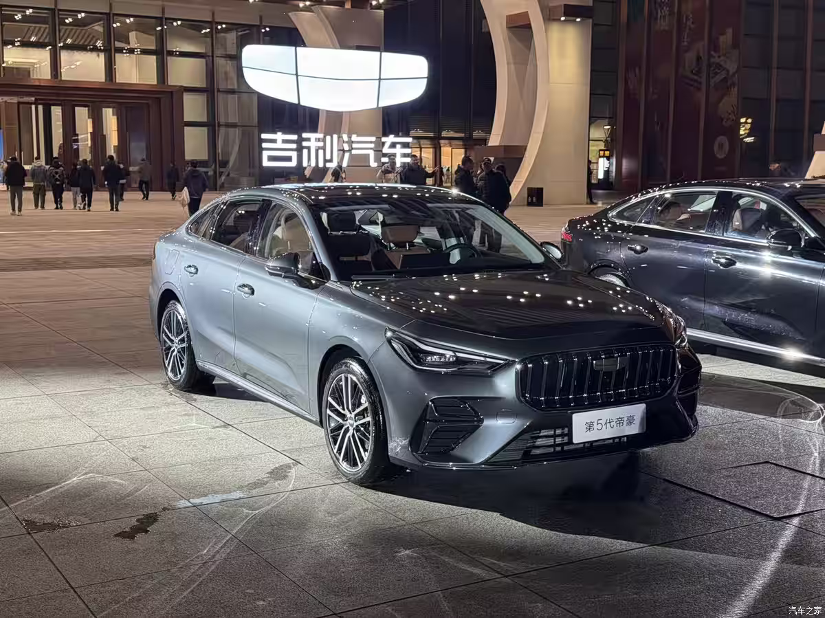 Новый Geely Emgrand: дизайн, интерьер, варианты двигателей и ключевые преимущества image